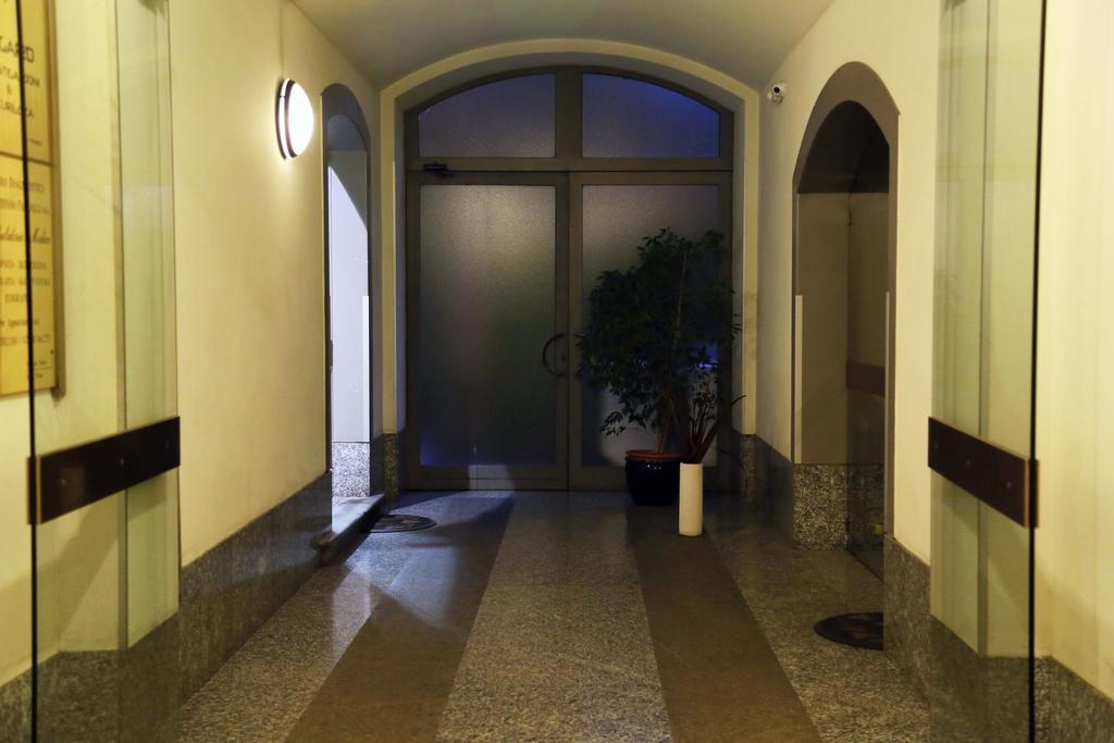 Charming Apartment The Castle Milaan Buitenkant foto