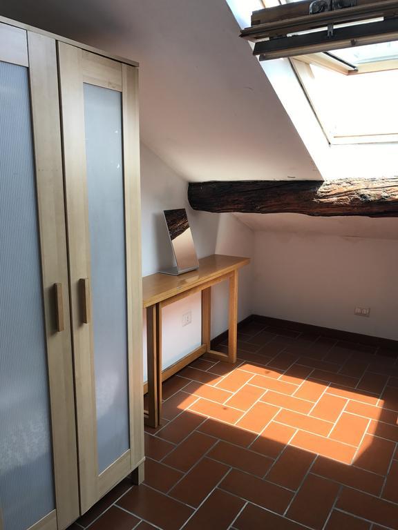 Charming Apartment The Castle Milaan Buitenkant foto