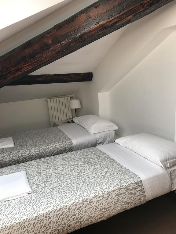 Charming Apartment The Castle Milaan Buitenkant foto