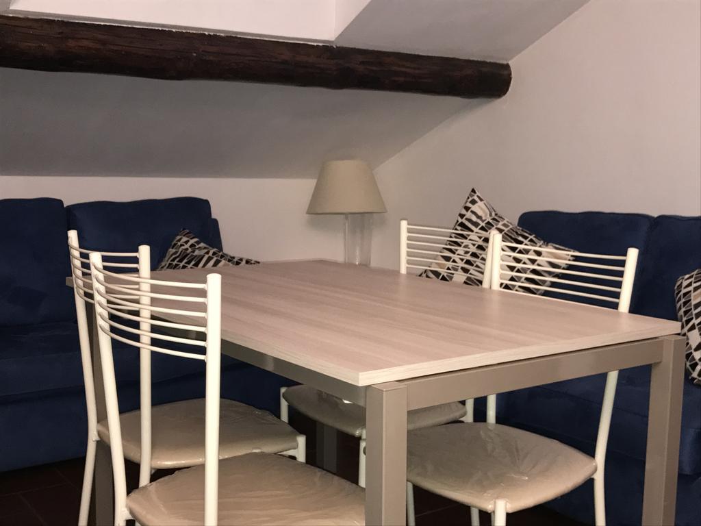 Charming Apartment The Castle Milaan Buitenkant foto