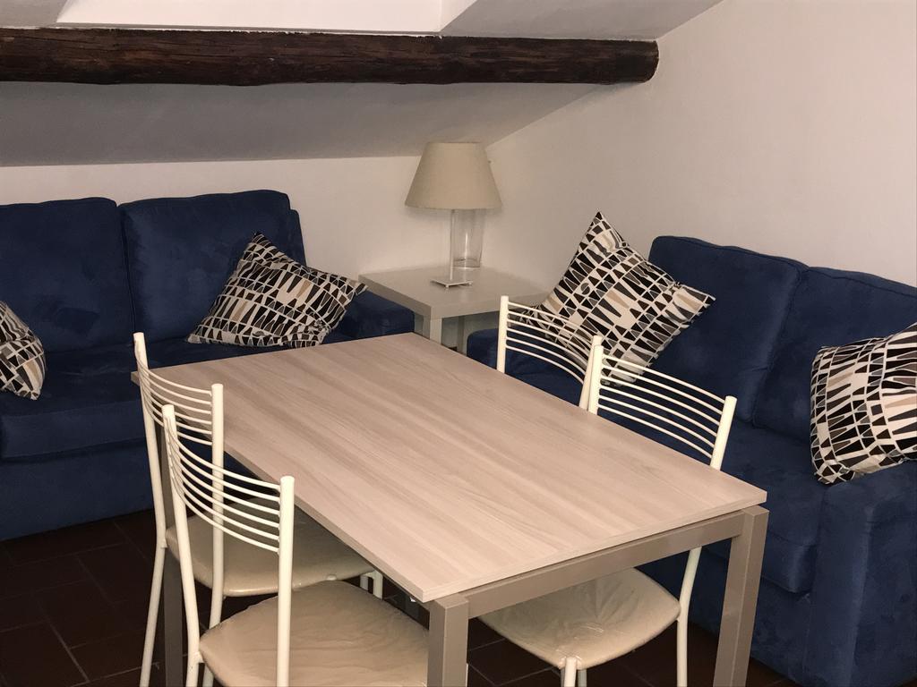 Charming Apartment The Castle Milaan Buitenkant foto